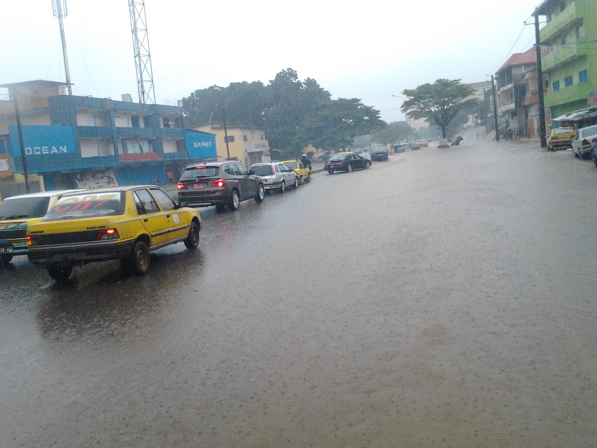 Conakry Pieds Dans l'Eau