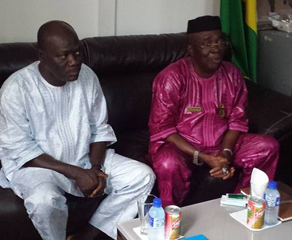 Le ministre de la Culture et le Gouverneur de Conakry se sont rencontrés le lundi 28 septembre 2015, pour harmoniser les programmes de la Quinzaine prévue du 3 au 5 septembre prochain. À Conakry, l'ouverture se fera par un carnaval antistatique qui s'ébranlera à 08h30, de l'esplanade de Palais du Peuple à la Bluezone 1er espace de compétition entre les troupes des 5 Communes de Conakry (percussions, Folklore, Ensemble Instrumental, Ballet, Orchestre moderne). Au CCFG à partir de 14h00 sera lancé la compétition (théâtre, Récital, Chœur) toujours avec les troupes des Communes de la capitale Conakry. Il en sera de même dans les 7 autres Chefs-lieux des Gouvernorats du pays. Le Gouverneur Soriba Sorel Camara donnera la promesse d'une forte mobilisation des populations et d'une participation des troupes de la capitale, toutes motivées à présenter des productions artistiques de qualité. Jean-Baptiste Williams