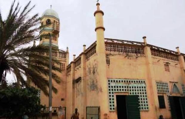 Le grand imam de la mosquée de Kintinian arrêté par le Préfet de Siguiri