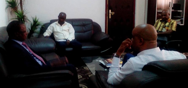 RENCONTRE DE MONSIEUR LE MINISTRE DAMANTANG ALBERT CAMARA AVEC MONSIEUR L'AMBASSADEUR DE GUINÉE EN ALGÉRIE.