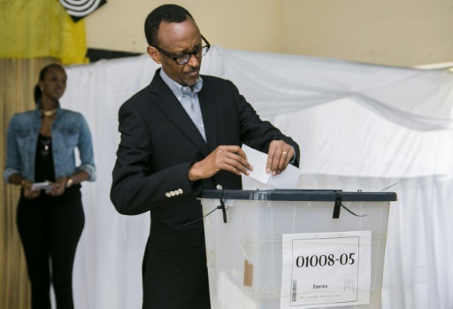 Vote du président rawndais Paul Kagame le 18 décembre 2015 à Kigali | AFP | CYRIL NDEGEYA