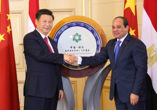 Le président chinois Abdel Fattah al-Sissi (d) et son homologue chinois Xi Jinping, le 21 janvier 2016 au Caire | Présidence égyptienne:AFP |