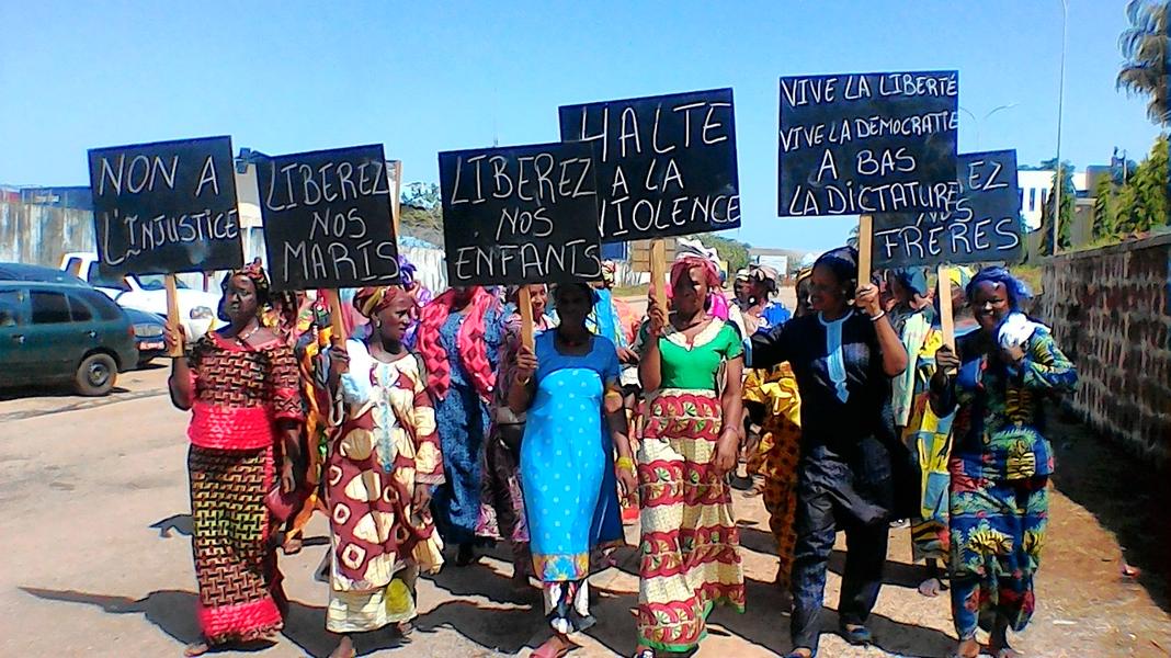 Les femmes manifestent à Conakry