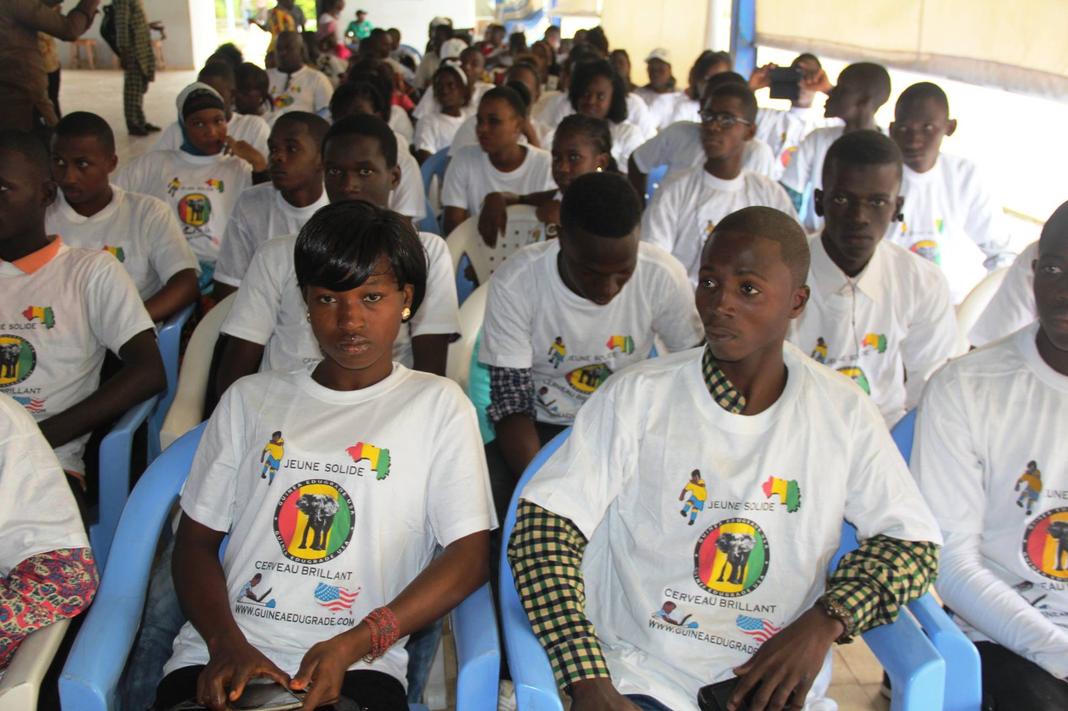 LE MINISTRE NAITE A LA CLÔTURE DU CYCLE D’INITIATION DES JEUNES A L’OUTIL INFORMATIQUE A LA BLUEZONE DE KALOUM