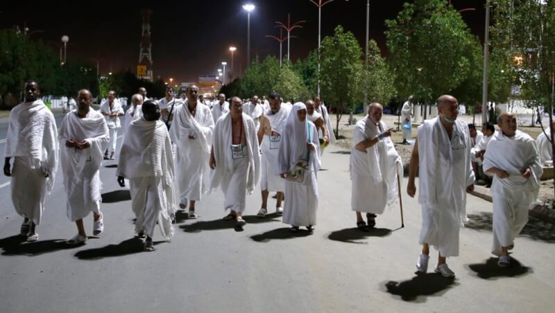 des-pelerins-entament-lascension-du-mont-arafat-le-10-septembre-en-arabie-saoudite-ahmad-gharabli-afp