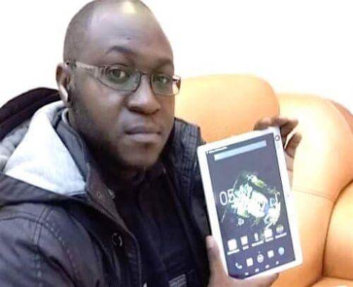 un-jeune-gabonais-fabrique-des-tablettes-performantes-a-partir-de-composants-de-telephones-defectueux