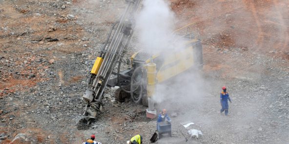forages dans la carriere de la mine d'or de Tongon
