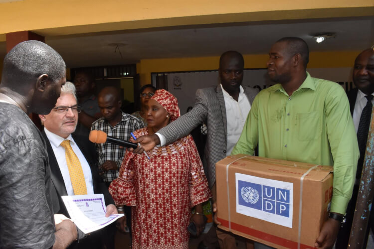 Don d'équipements du PNUD pour appuyer la promotion et l'autonomisation des filles et femmes de Guinée