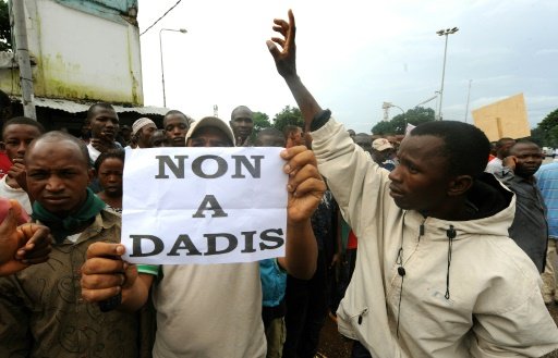Les manifestants opposés à Moussa Dadis Camara le 28 septembre 2009 devant le stade de Conakry | AFP:Archives | SEYLLOU DIALLO
