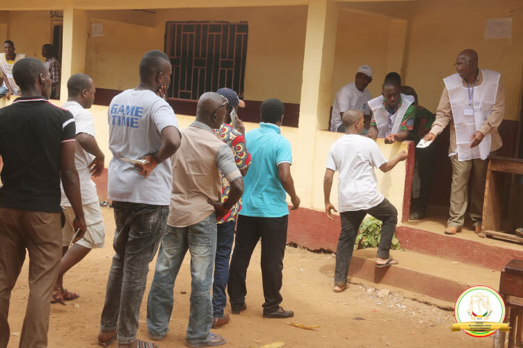 LES GUINEENS SONT AUX URNES CE DIMANCHE 04 FEVRIER 2018 POUR ELIRE LES CONSEILLERS MUNICIPAUX.