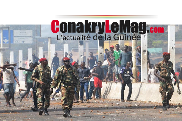 manifestation de rue en Guinée les berets rouge sur l'autoroute