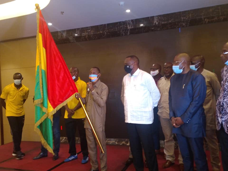 cérémonie officielle de remise du drapeau tricolore au Syli National Local