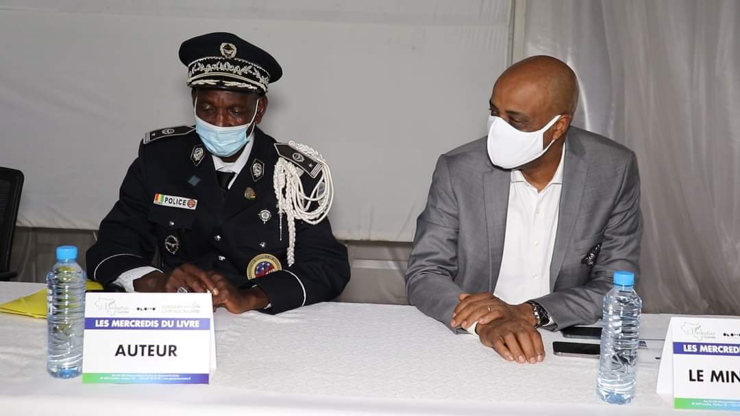 "Le management opérationnel des techniques de commandement" c'est le titre de l'ouvrage dédicacé mercredi 10 mars 2021 par le commissaire divisionnaire de la police Hassane Keita.