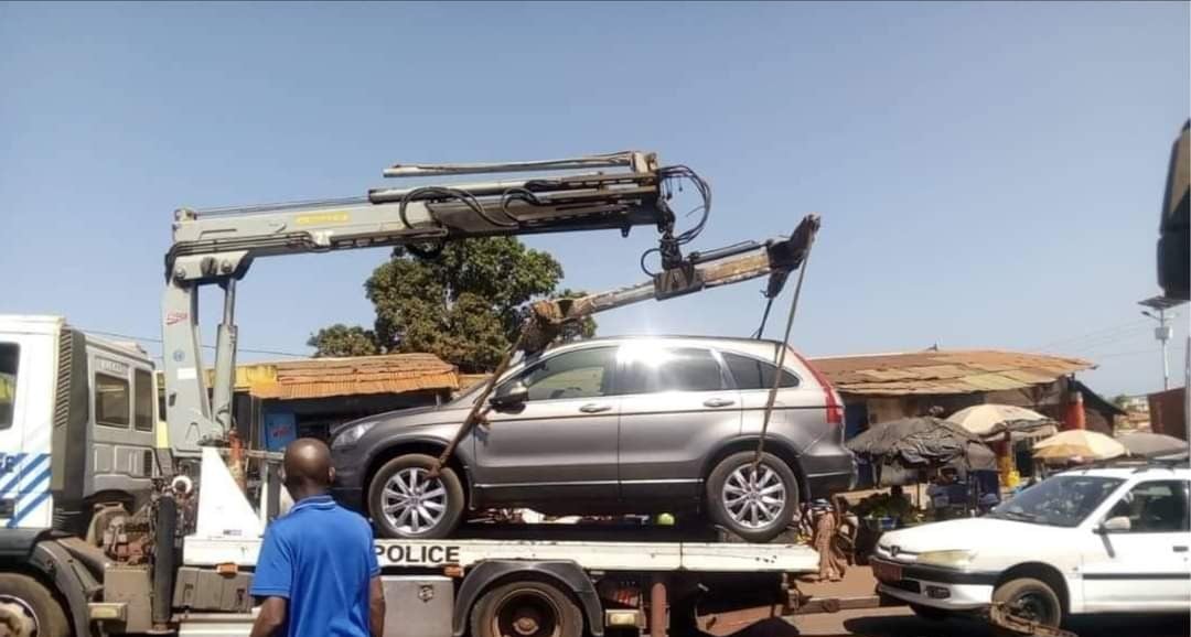 enlevement d'un vehicule par la routière de Conakry