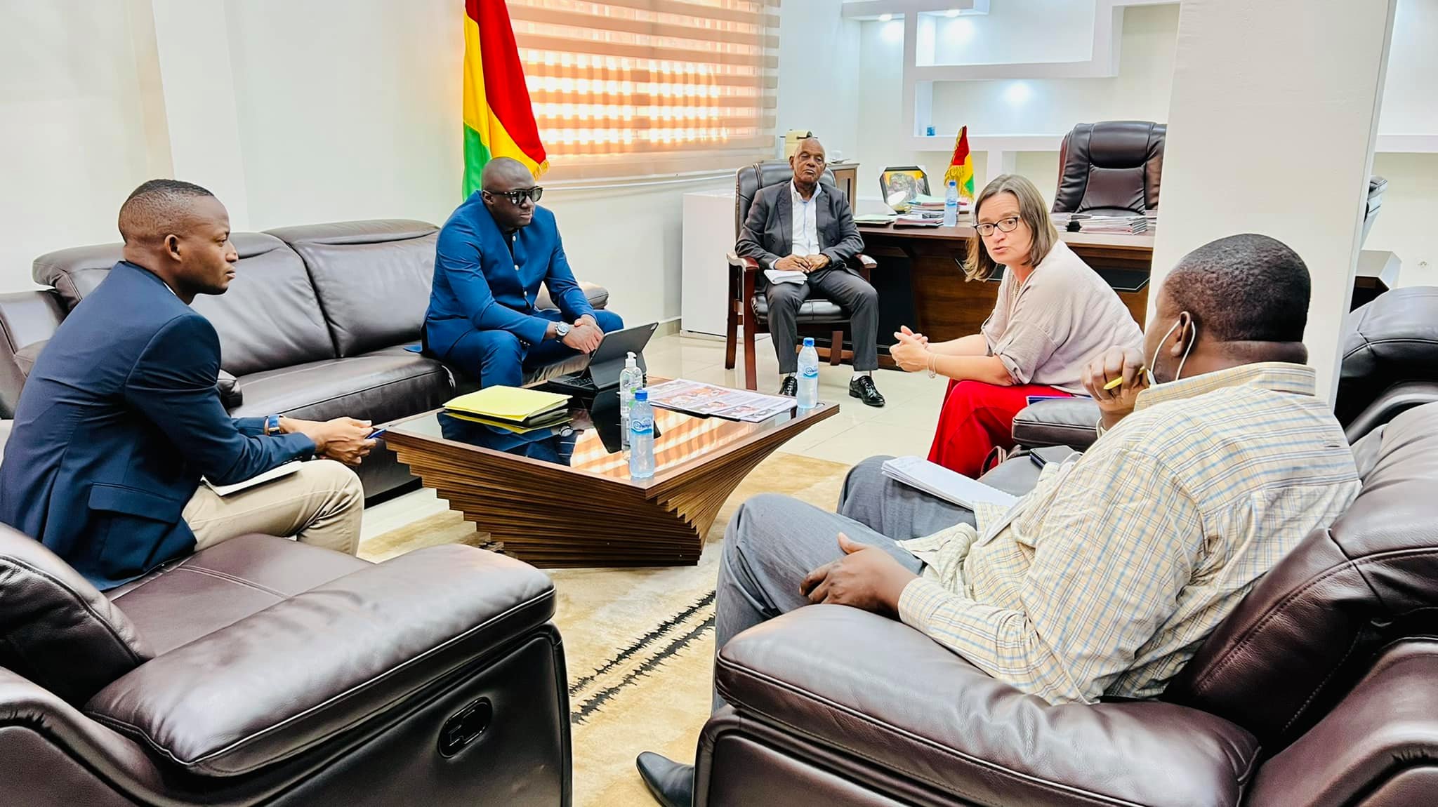 Audience du Ministre de l’Administration du territoire et de la décentralisation avec la Cheffe de Mission de l’OIM - Guinée.