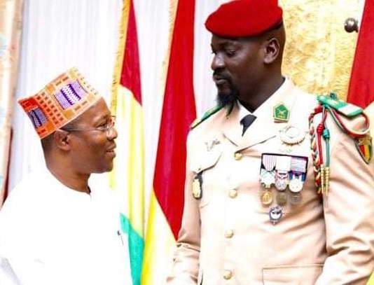 Ousmane Gaoual Diallo et le colonel Mamadi Doumbouya président du CNRD