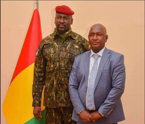 Le colonel Mamadi Doumbouya et hawing Gullaume