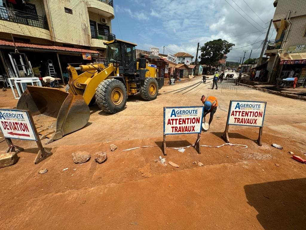 "Inspection-surprise des Chantiers Routiers : L'AGEROUTE Exige Excellence et Sécurité dans l'Avancée des Travaux"