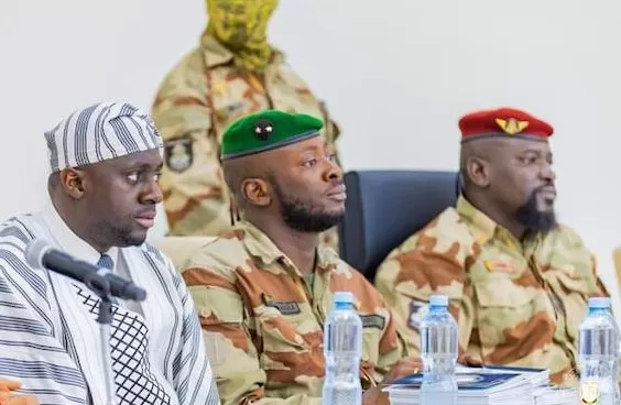 Mory conde General Amara, et le colonel Mamadi Doumbouya